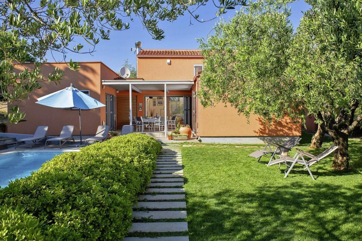 Villa Emili In Medulin - Haus Fuer 4-5 Personen 外观 照片