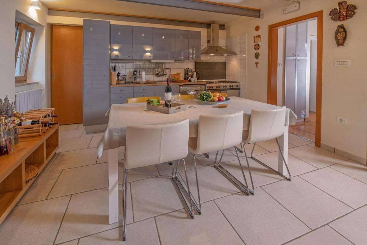 Villa Emili In Medulin - Haus Fuer 4-5 Personen 外观 照片