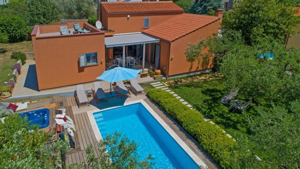 Villa Emili In Medulin - Haus Fuer 4-5 Personen 外观 照片